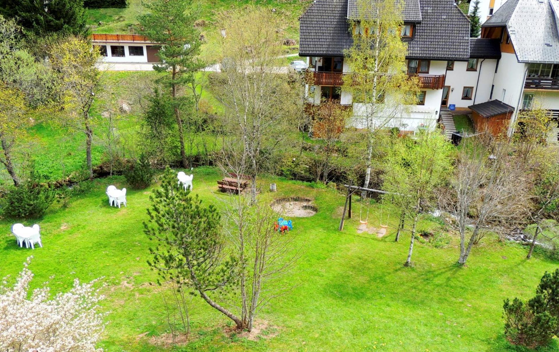 Naturidyll Am Fluss - Ferienhaus Albmatte - Grosser Garten Zum Grillen Und Entspannen-Direkt Neben Dem Radon Revitalbad Mit Sauna Und Thermalbecken ザンクト・ブラージエン エクステリア 写真